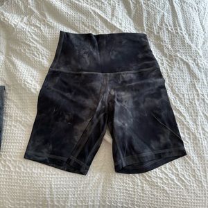 Lululemon Align High Rise Short in Color Diamond Dye Pitch Gray Graphite (2)